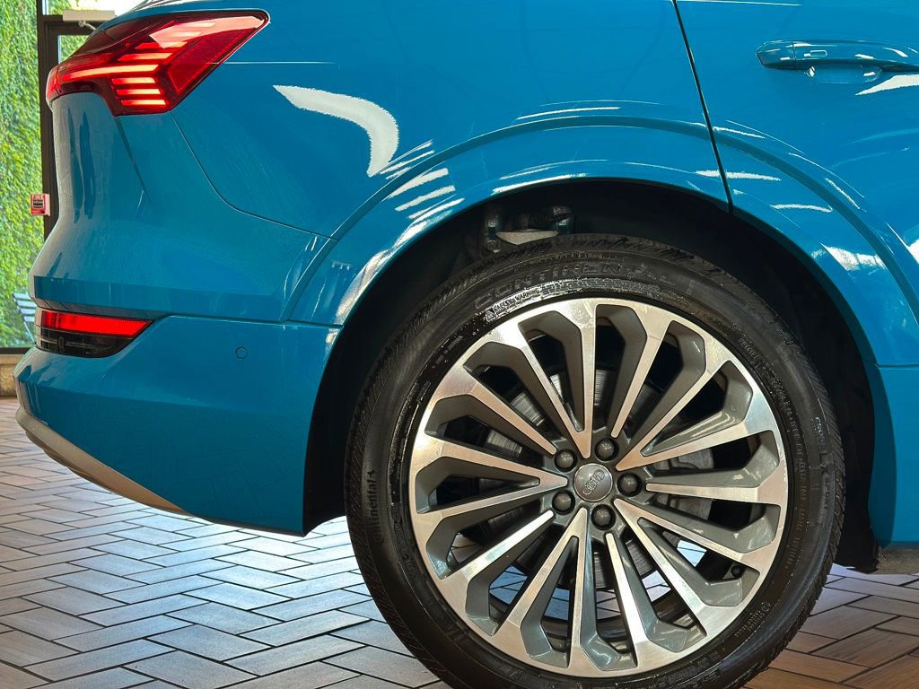 Used 2019 Audi e-tron Prestige w/ Prestige Package image 10