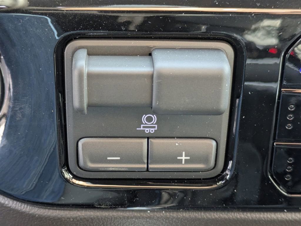 New 2026 GMC Sierra 1500 SLT image 13