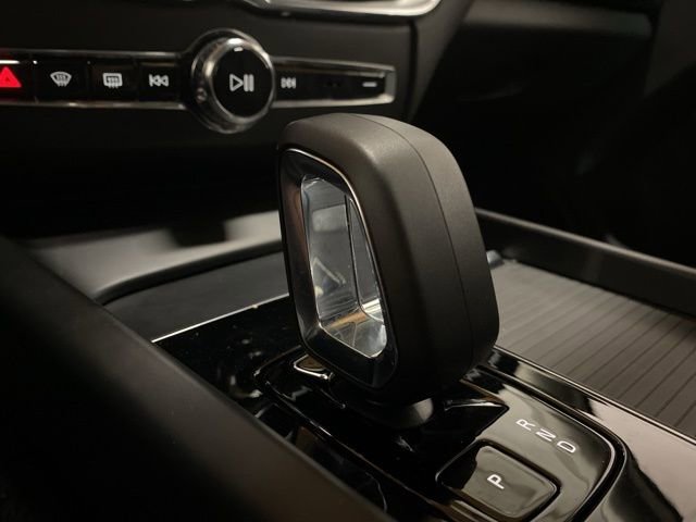 Used 2025 Volvo XC60 B5 Core image 53
