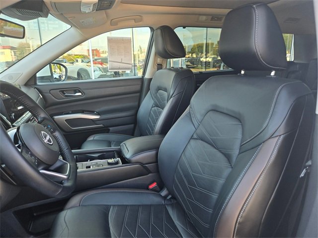 Used 2023 Nissan Pathfinder Platinum image 24