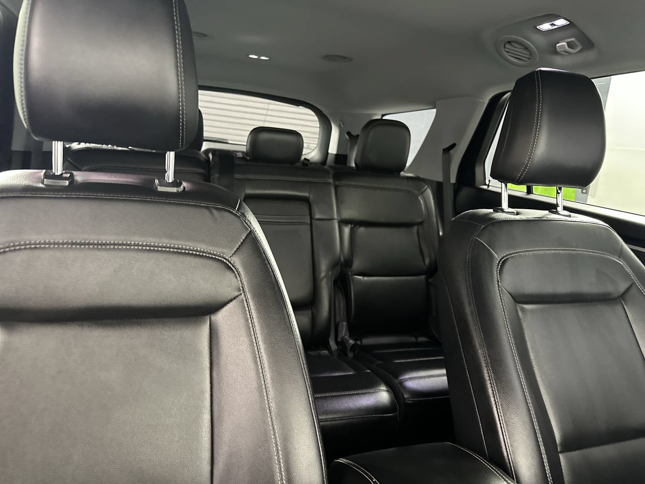Used 2021 Ford Explorer XLT w/ Equipment Group 202A AWD/4WD image 16