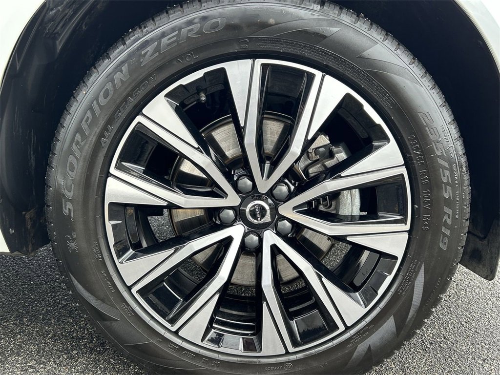 Certified 2023 Volvo XC60 B5 Plus w/ Climate Package image 13