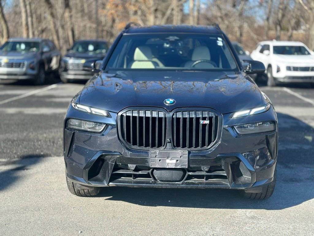 Used 2024 BMW X7 M60i w/ Climate Comfort Package image 8