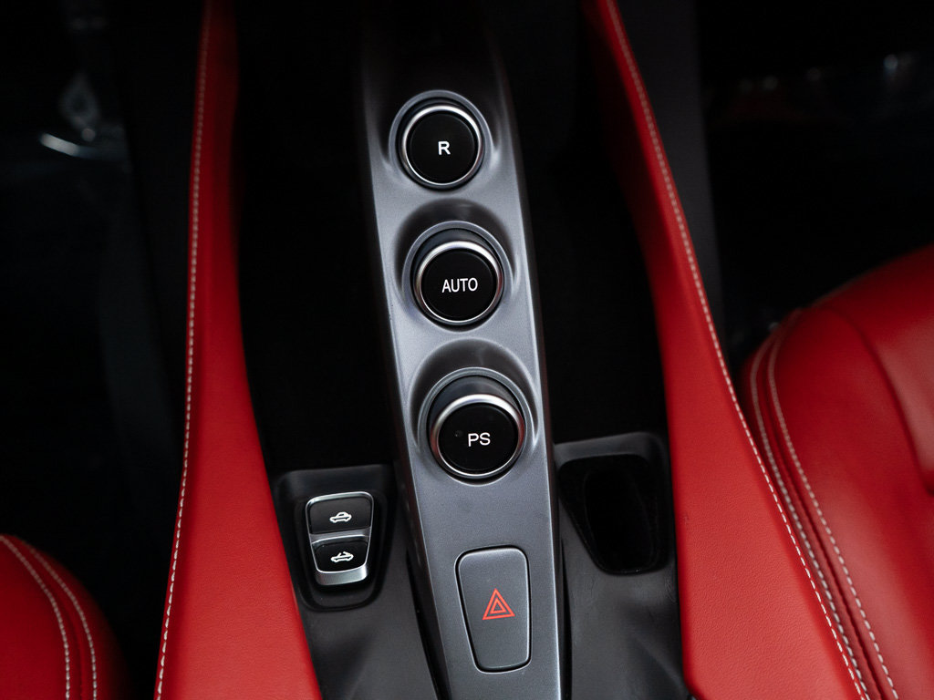 Used 2020 Ferrari Portofino RWD image 38