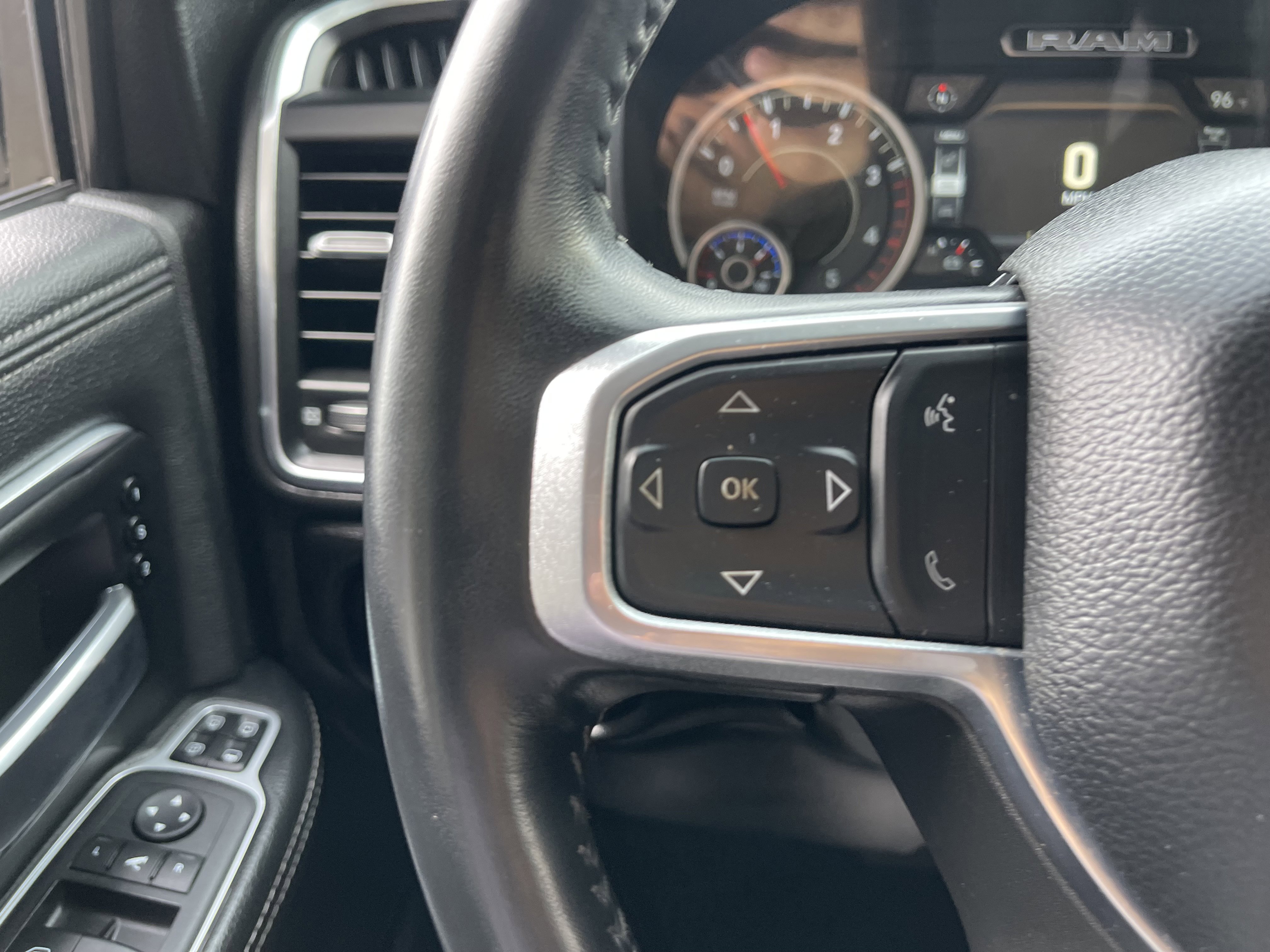 Used 2024 RAM 2500 Laramie AWD/4WD image 39