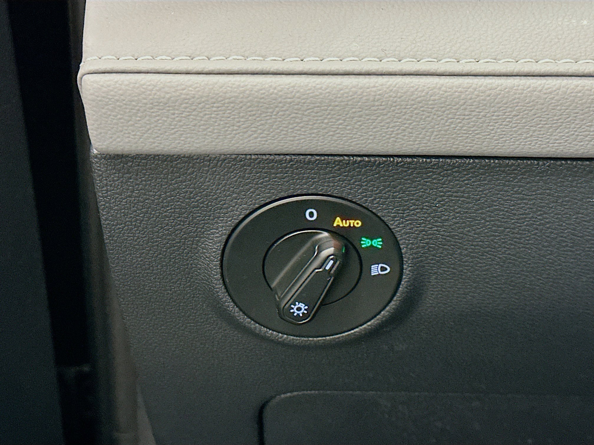 Used 2024 Volkswagen Taos SE w/ Panoramic Sunroof Package image 17