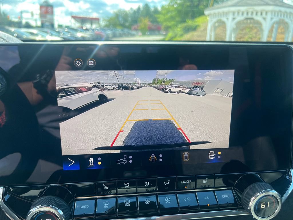 Used 2024 Chevrolet Colorado Z71 w/ Z71 Convenience Package 2 image 21