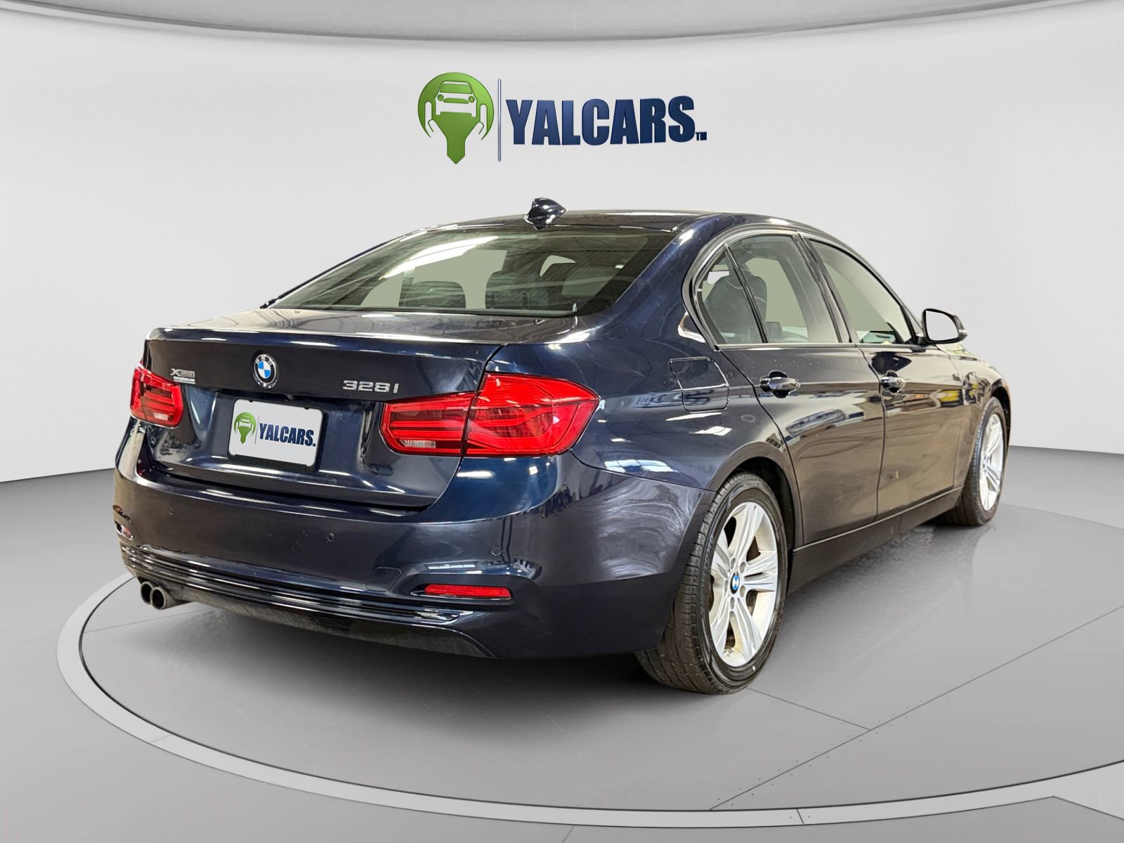 Used 2016 BMW 328i xDrive Sedan AWD/4WD image 5