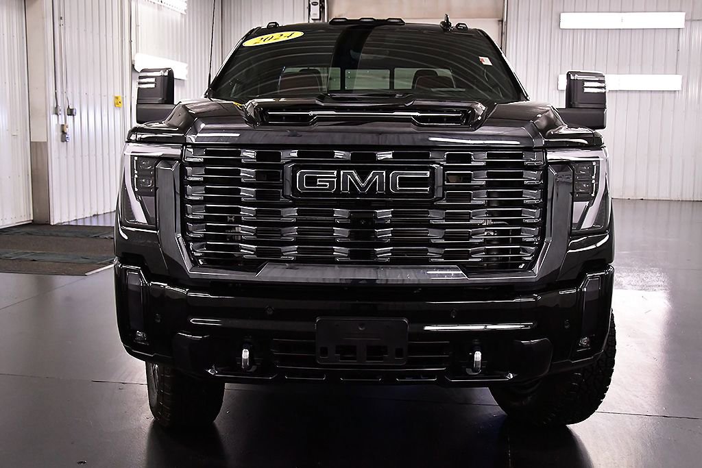 Used 2024 GMC Sierra 3500 Denali Ultimate AWD/4WD image 2