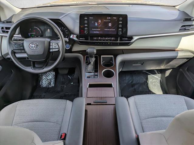 Used 2024 Toyota Sienna LE FWD image 16