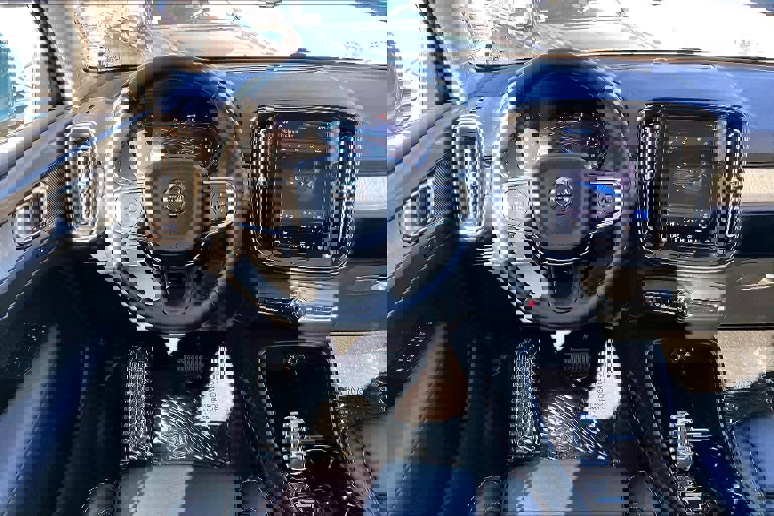 Used 2023 Volvo XC40 B5 Plus w/ Driver Assist Package image 6