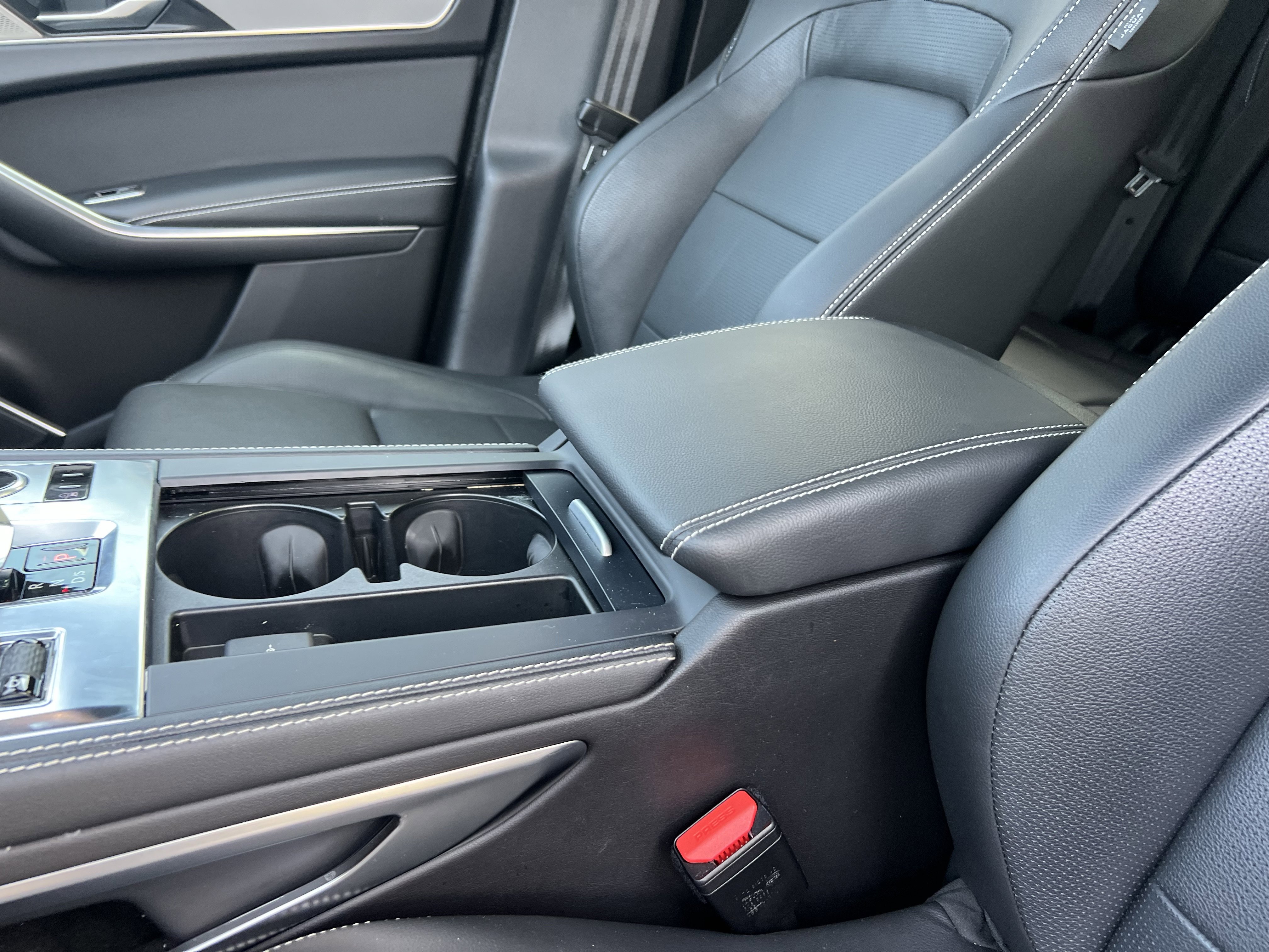 Certified 2025 Jaguar F-PACE R-Dynamic S image 25