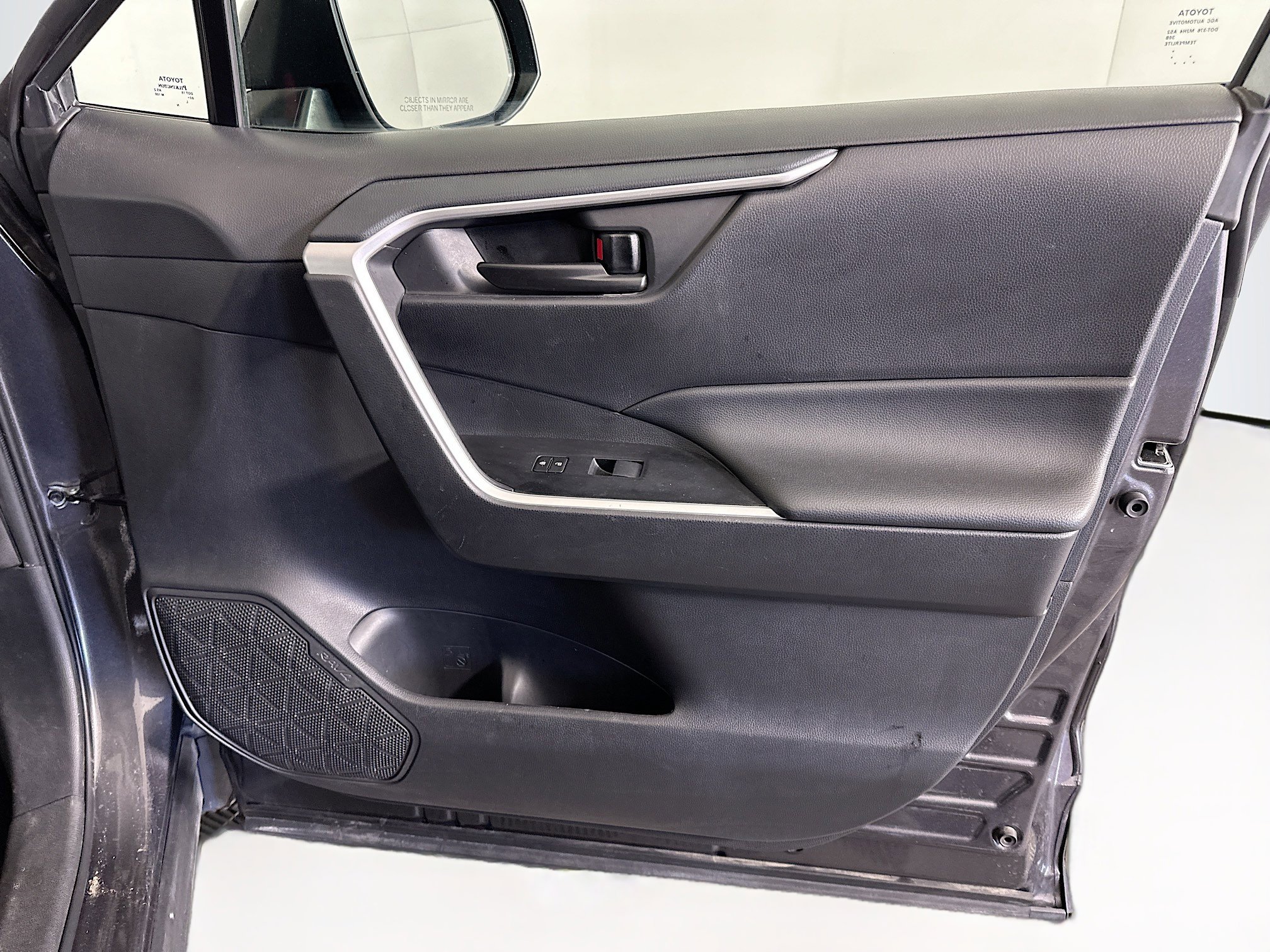 Used 2024 Toyota RAV4 LE image 31