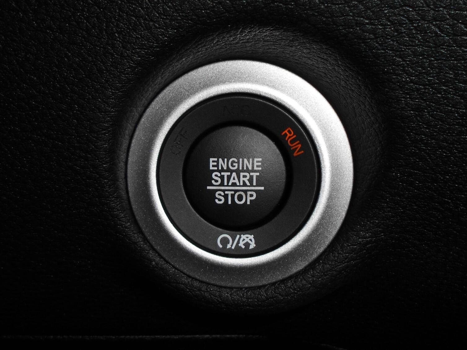 New 2027 Chrysler Pacifica Pinnacle w/ Theater Group FWD image 18