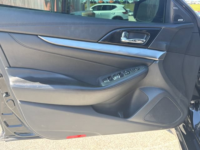 Used 2017 Nissan Maxima SR w/ Midnight Edition FWD image 9