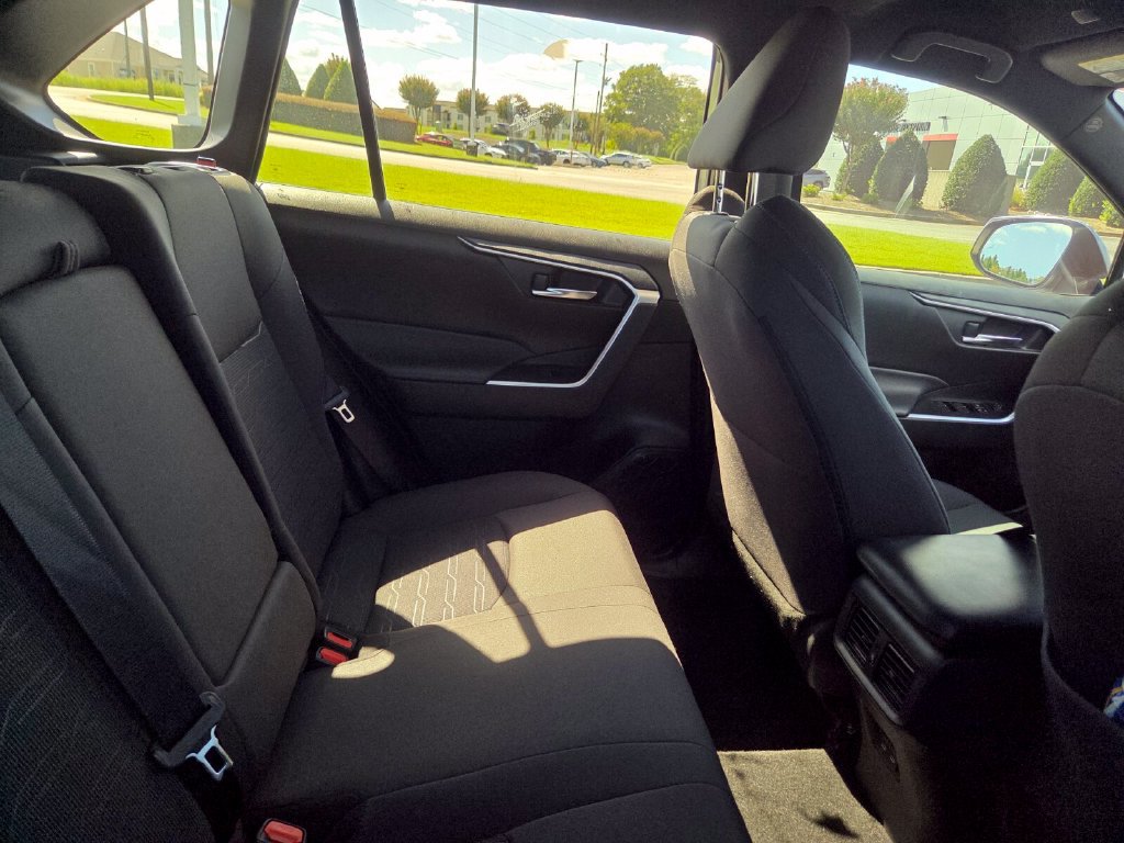 Used 2024 Toyota RAV4 SE AWD/4WD image 3