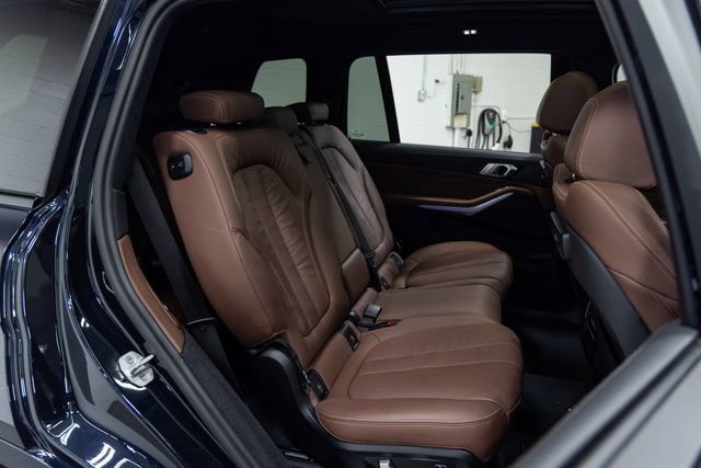 Used 2022 BMW X7 xDrive40i w/ M Sport Package AWD/4WD image 24