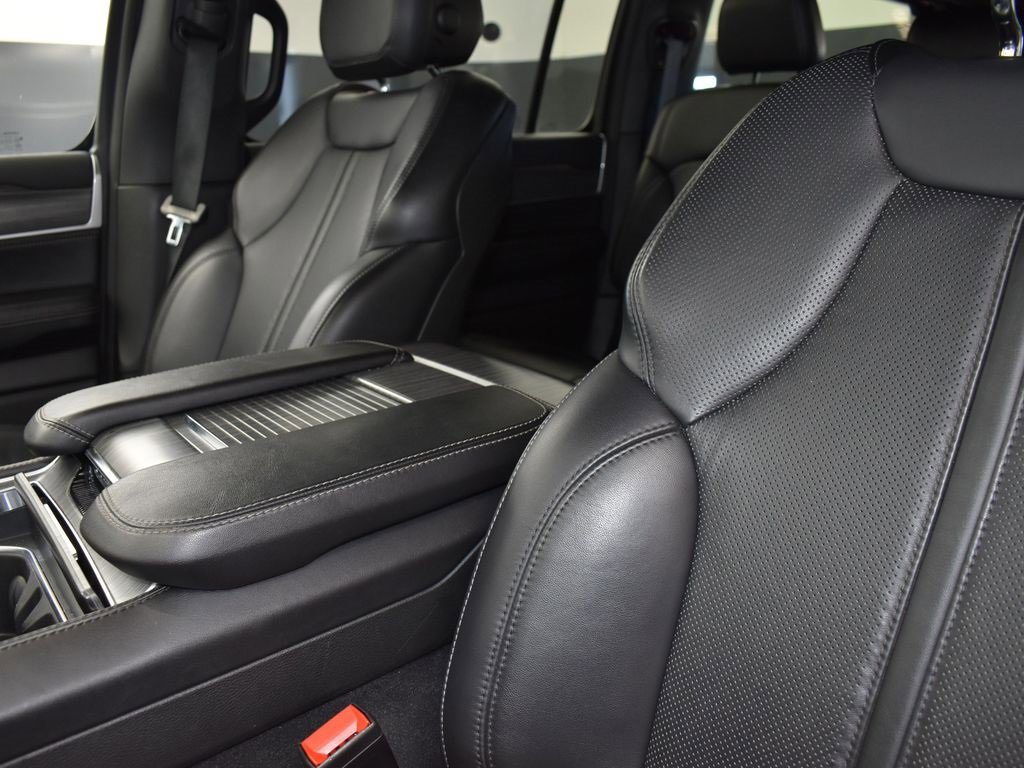 Used 2024 Jeep Wagoneer L Series II w/ Flexible Seating Group image 14