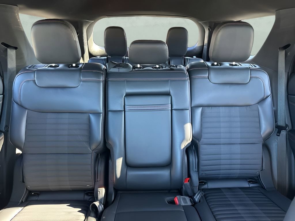 Used 2025 Ford Explorer ST-Line w/ ST-Line Street Pack image 11