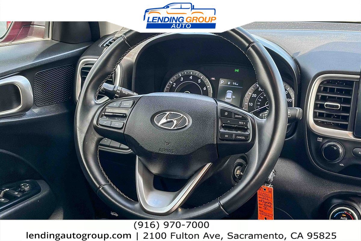 Used 2022 Hyundai Venue SEL FWD image 14