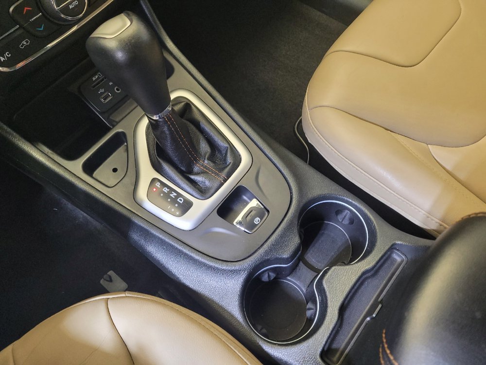 Used 2015 Jeep Cherokee Limited w/ Technology Group FWD image 26