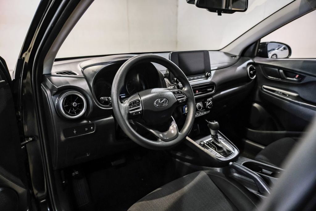 Used 2022 Hyundai Kona SEL FWD image 3