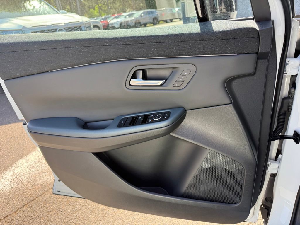 Used 2026 Nissan Leaf Platinum+ w/ Cargo Package (Platinum+) FWD image 22