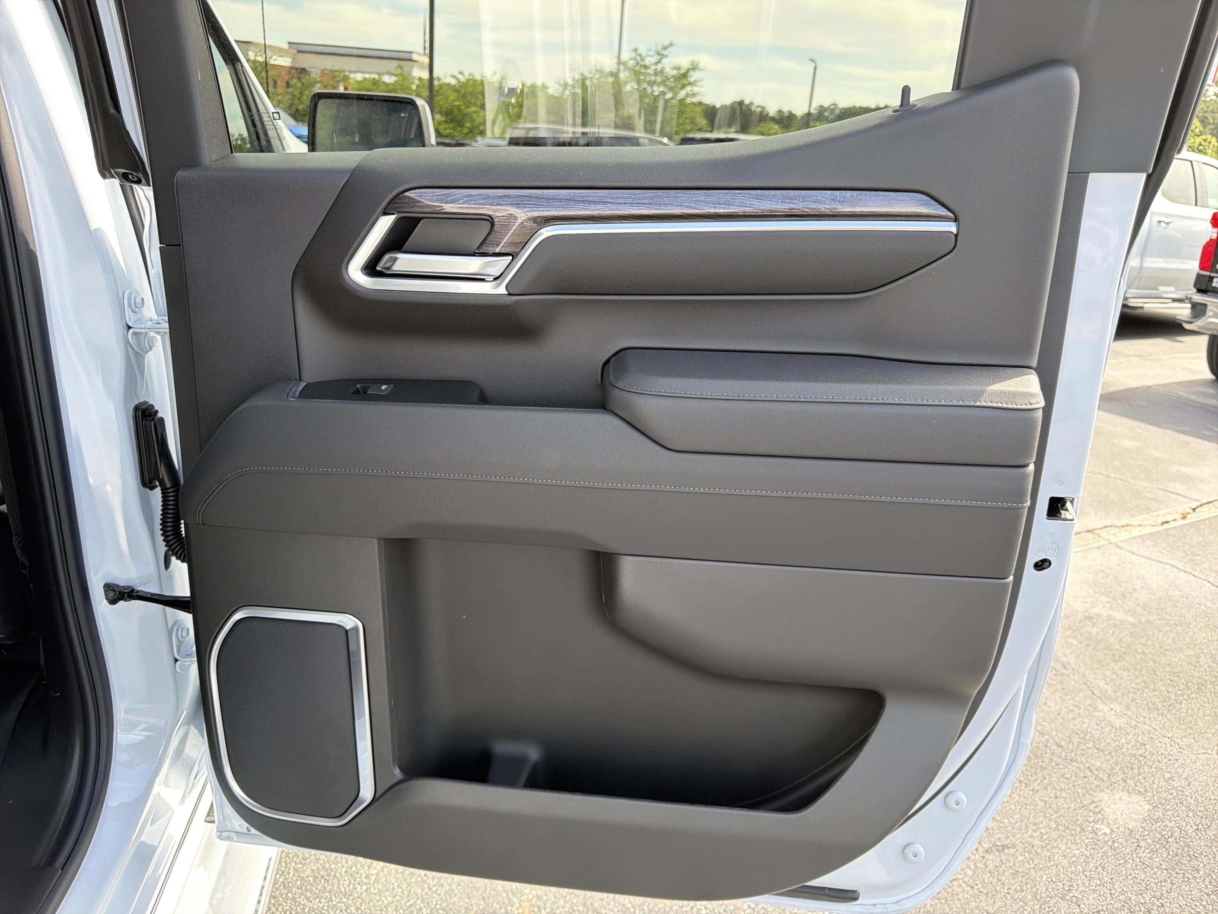 New 2026 Chevrolet Silverado 1500 LTZ w/ Technology Package AWD/4WD image 16