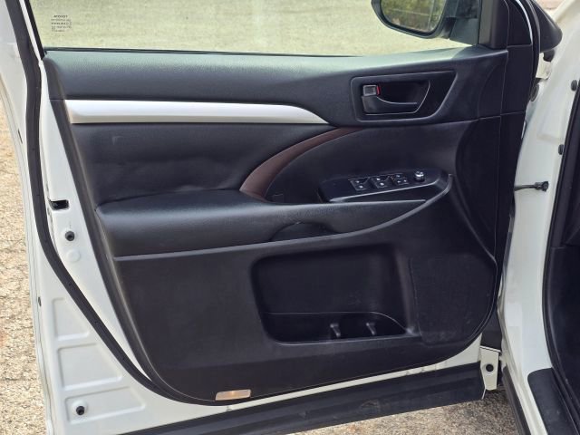 Used 2018 Toyota Highlander LE image 10