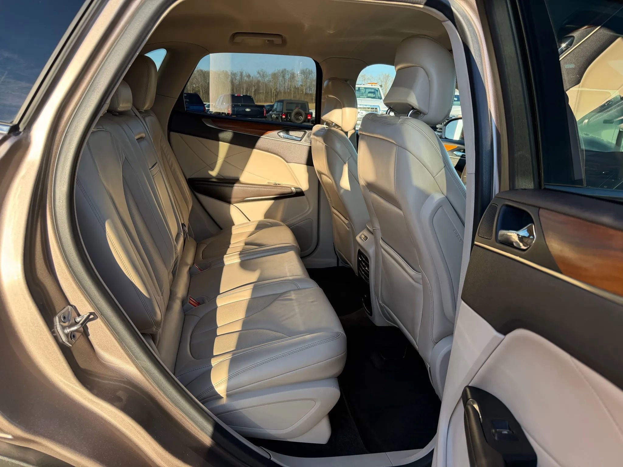 Used 2018 Lincoln MKC Select w/ Select Plus Package FWD image 13