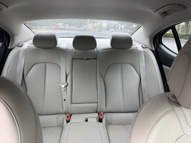 Used 2020 Genesis G70 2.0T RWD image 33