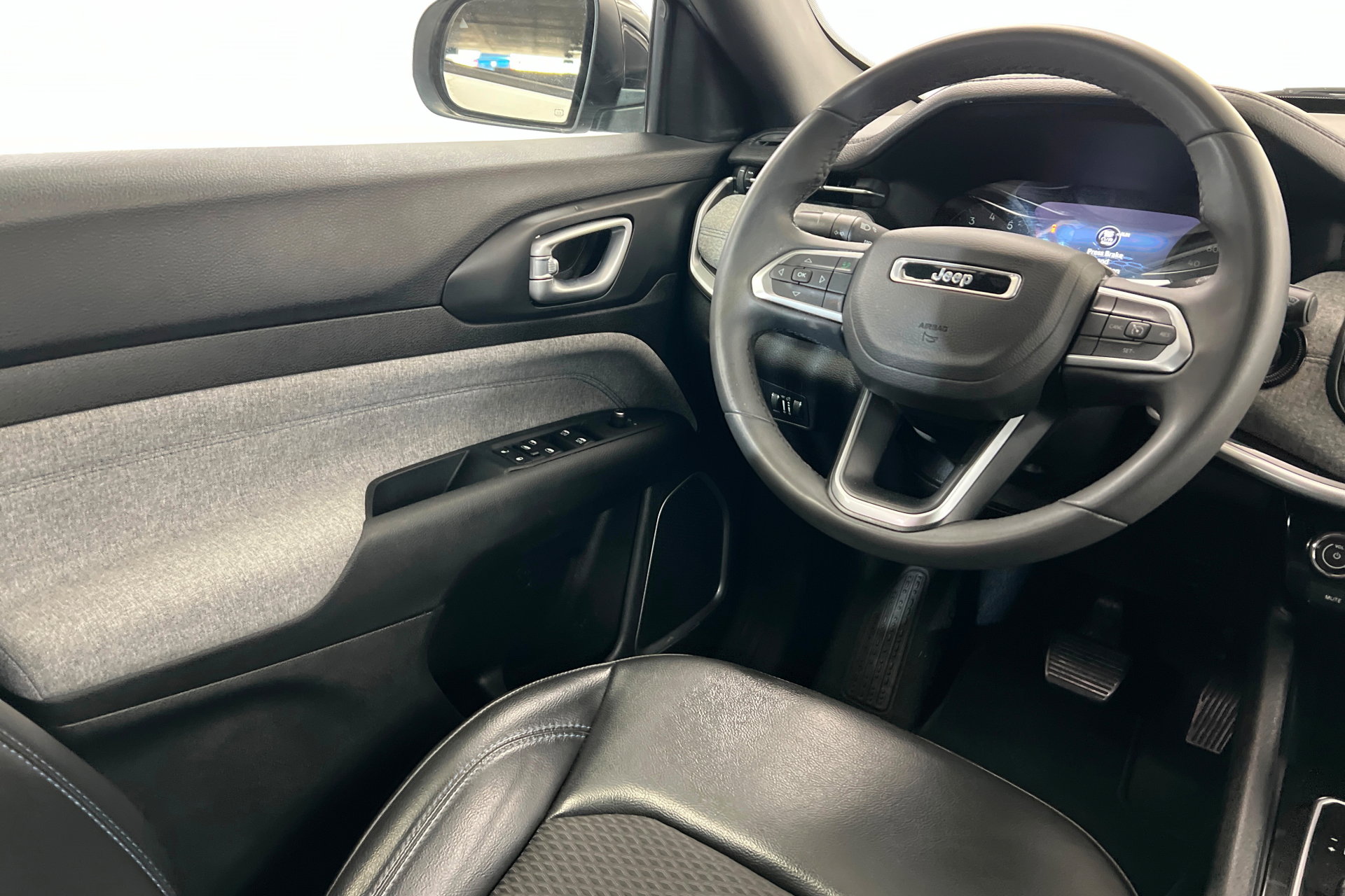 Used 2023 Jeep Compass Latitude AWD/4WD image 12