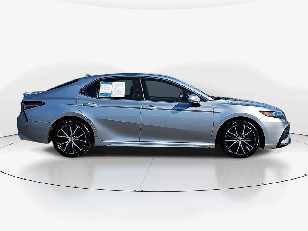 Used 2024 Toyota Camry SE image 4