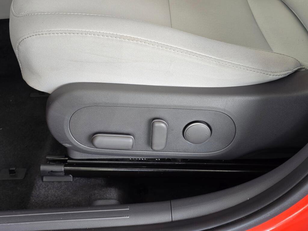 Used 2025 Hyundai Kona SEL AWD/4WD image 23