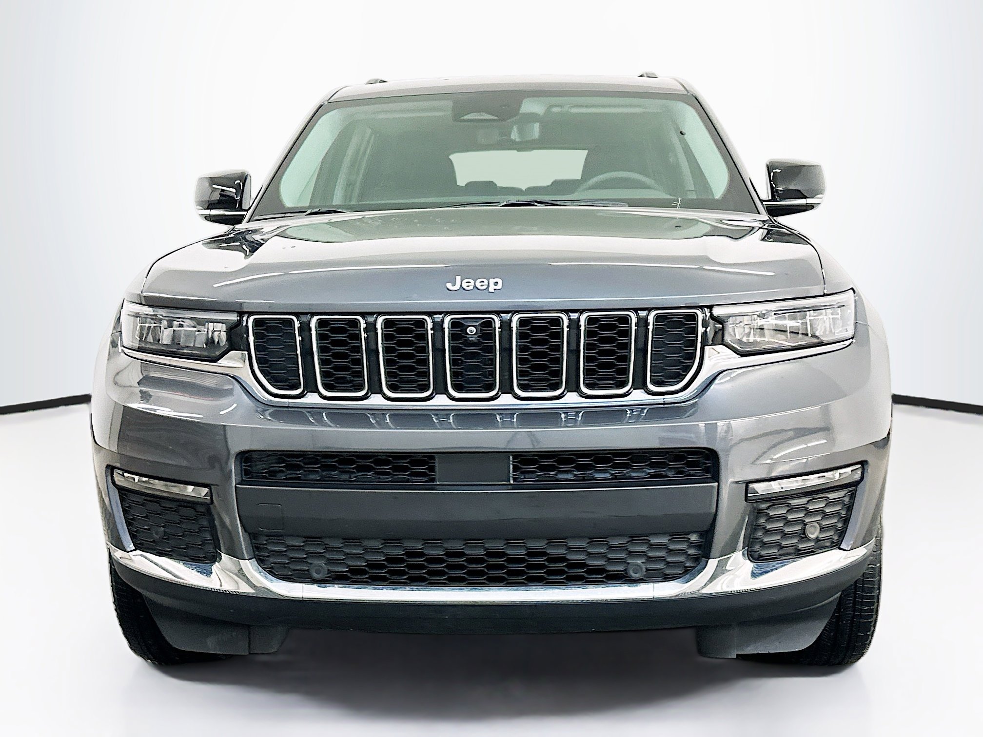 Used 2023 Jeep Grand Cherokee L Limited w/ Luxury Tech Group II image 2