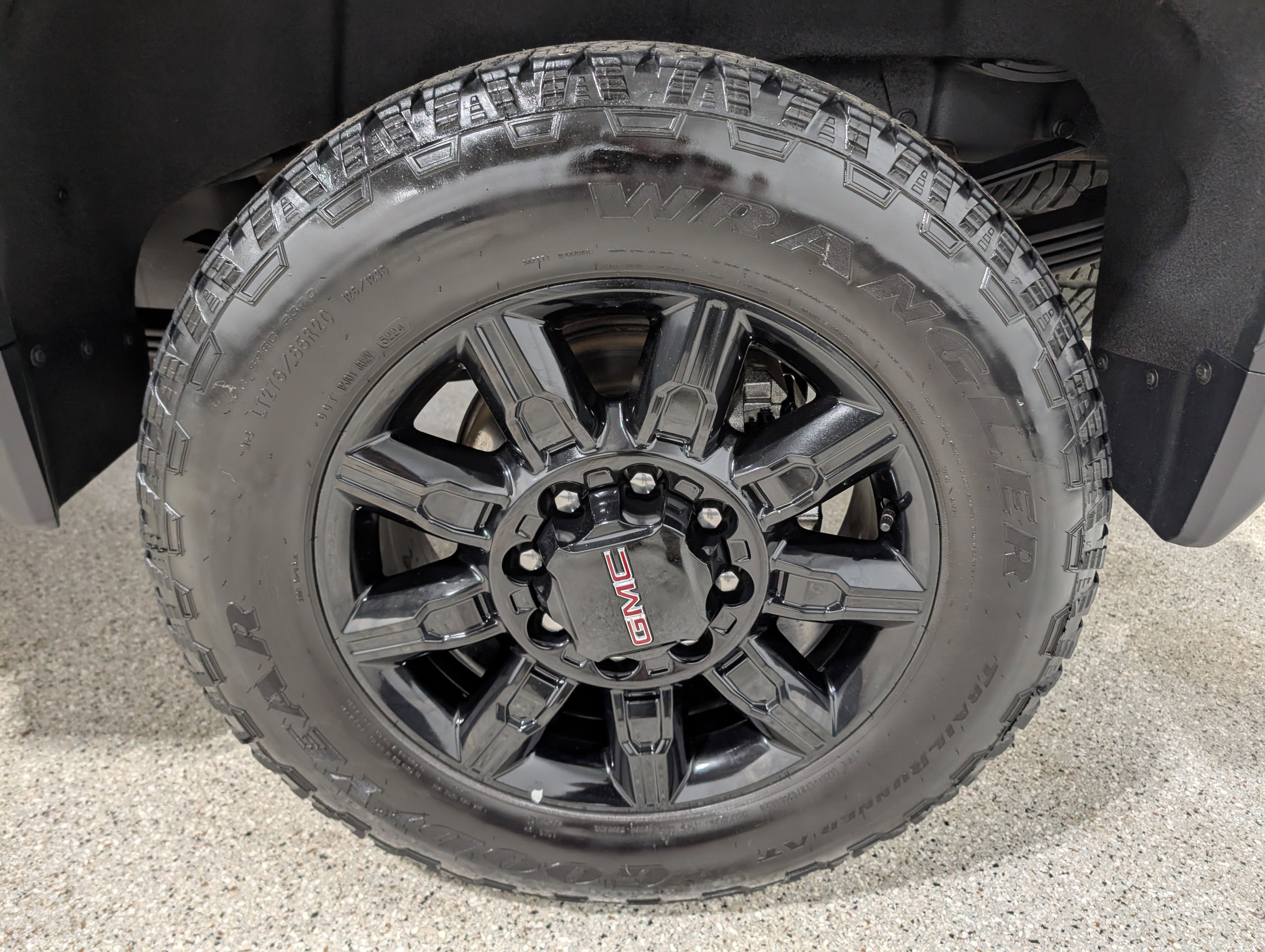 Used 2025 GMC Sierra 3500 AT4 w/ AT4 Premium Plus Package image 13