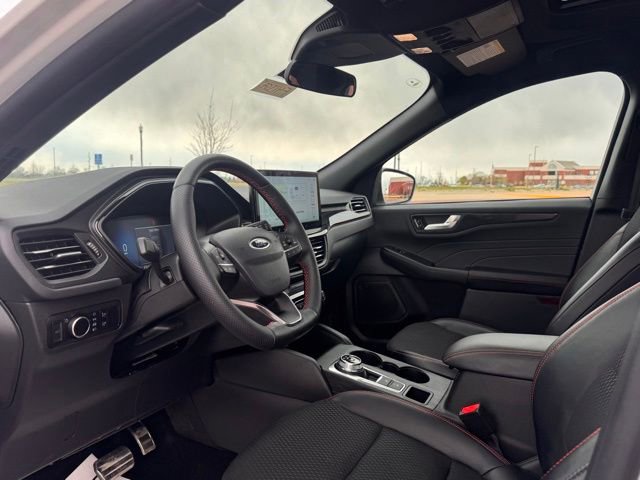 Used 2024 Ford Escape ST-Line w/ Tech Pack #1 AWD/4WD image 8