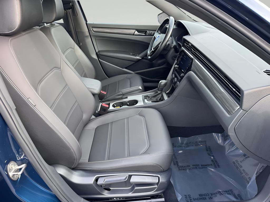 Used 2022 Volkswagen Passat 2.0T R-Line image 30