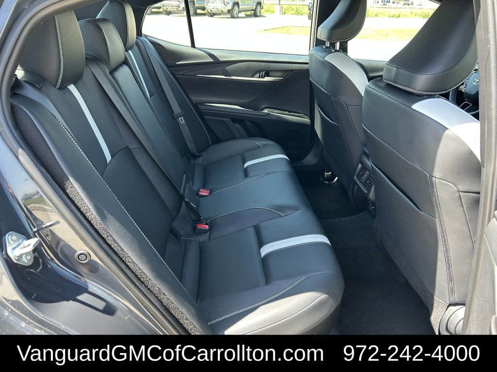 Used 2025 Toyota Camry SE image 30