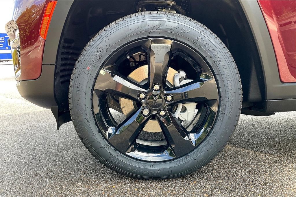 New 2025 Jeep Grand Cherokee Limited w/ Black Appearance Package image 12