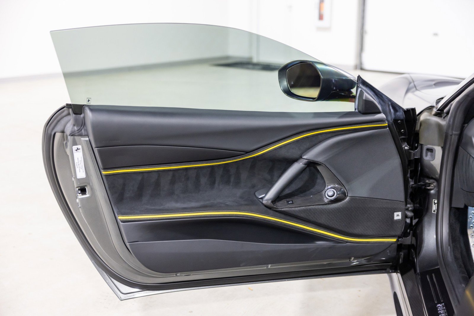 Used 2023 Ferrari 812 GTS image 32