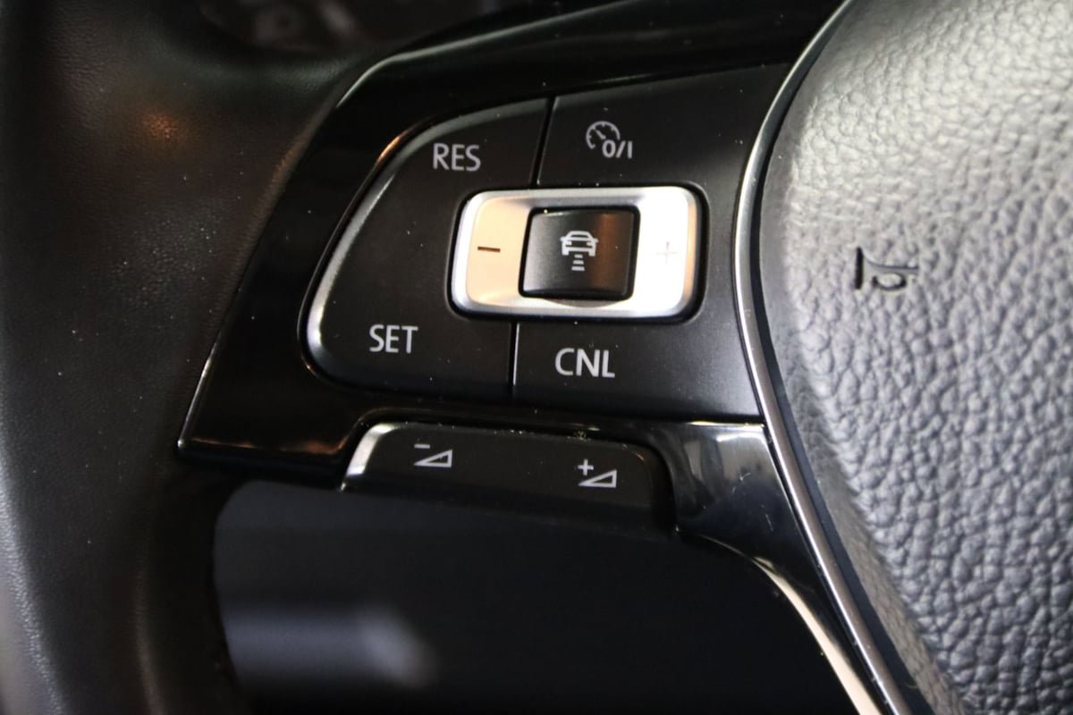 Used 2021 Volkswagen Passat 2.0T SE image 10