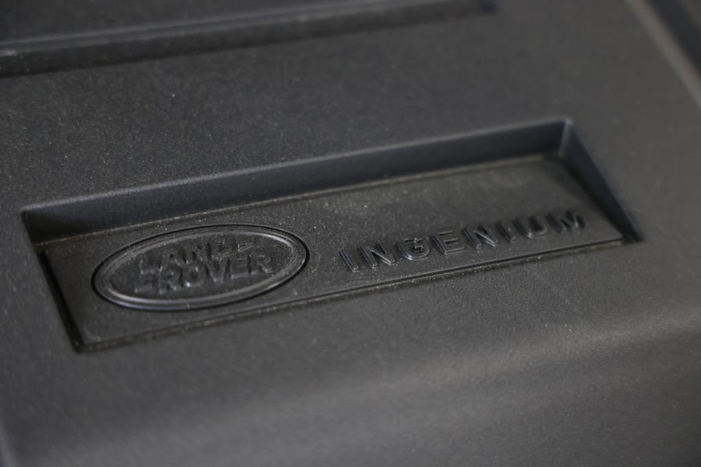 Used 2023 Land Rover Defender 130 SE AWD/4WD image 6