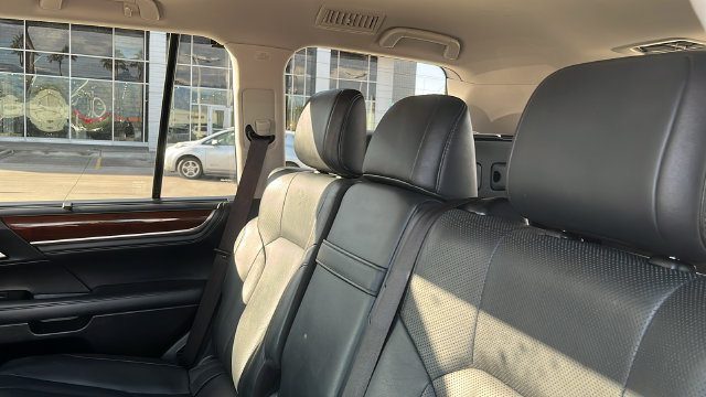 Used 2017 Lexus LX 570 4WD w/ Luxury Package image 20