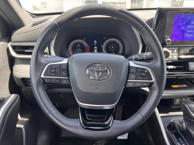 Used 2025 Toyota Highlander XSE AWD/4WD image 12