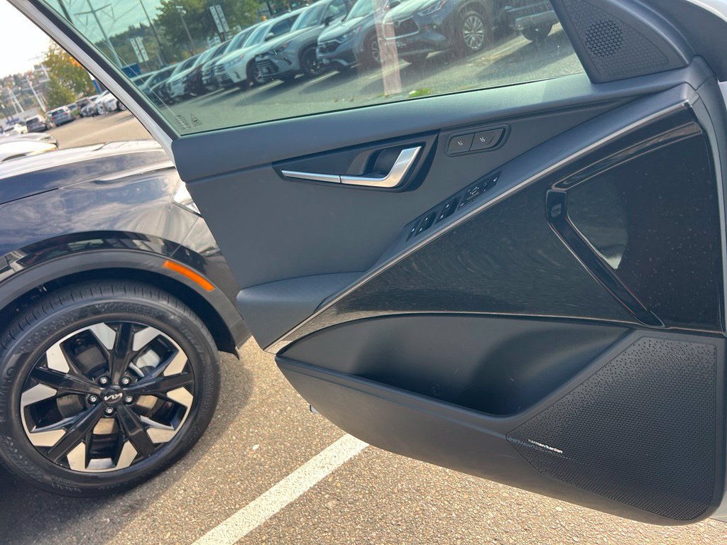 Certified 2023 Kia Niro Wave FWD image 16