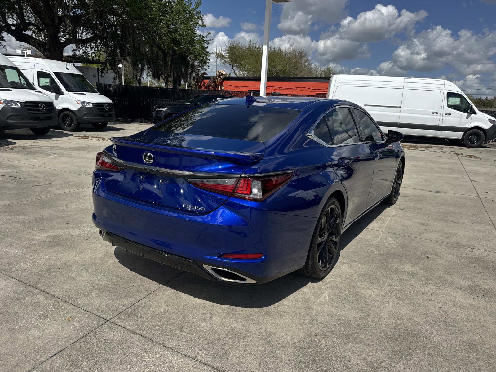 Used 2023 Lexus ES 350 F Sport w/ Accessory Package (Z2) image 3