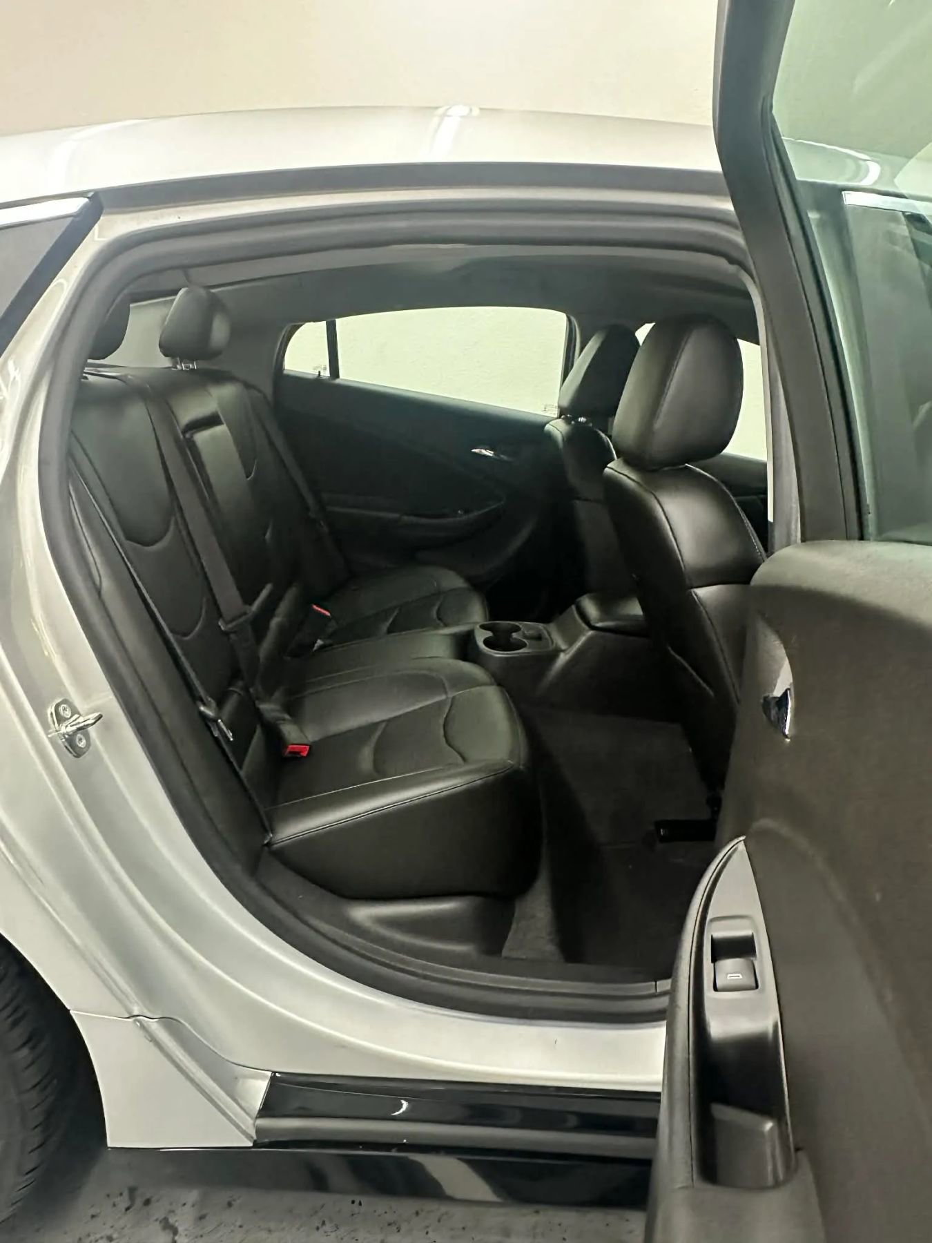 Used 2017 Chevrolet Volt LT w/ Comfort Package image 47