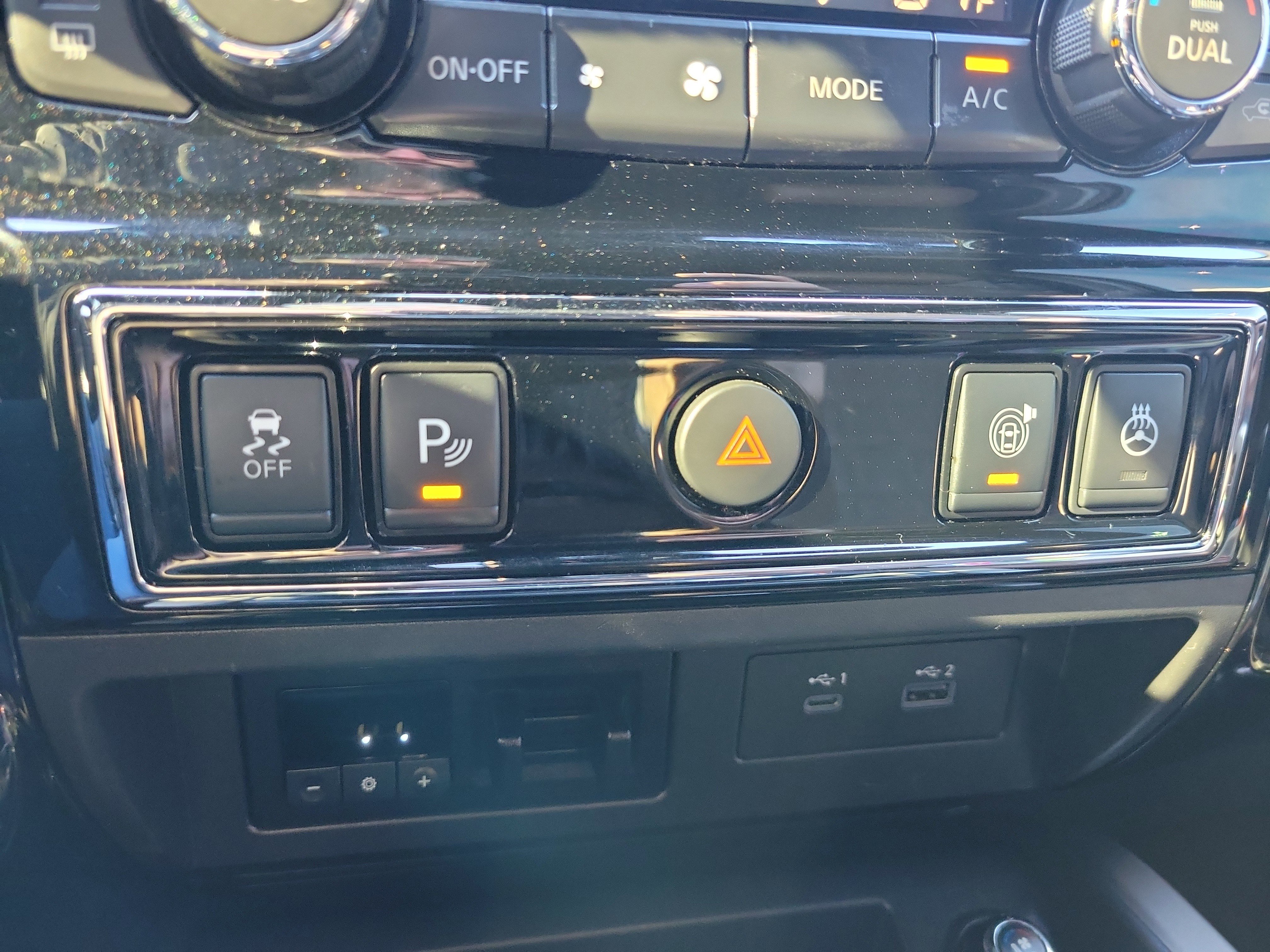 Used 2021 Nissan Titan Platinum Reserve w/ Moonroof Package image 27