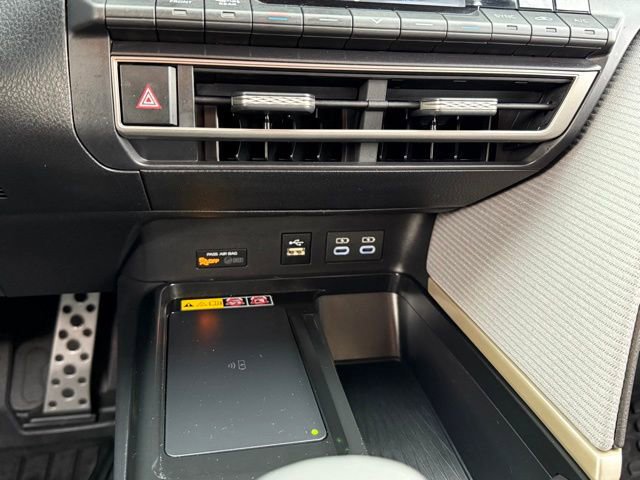 Used 2025 Toyota Camry SE w/ Convenience Package image 23